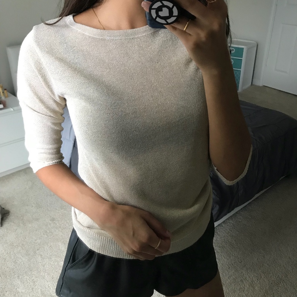 Lightweight sweater with gold flecks